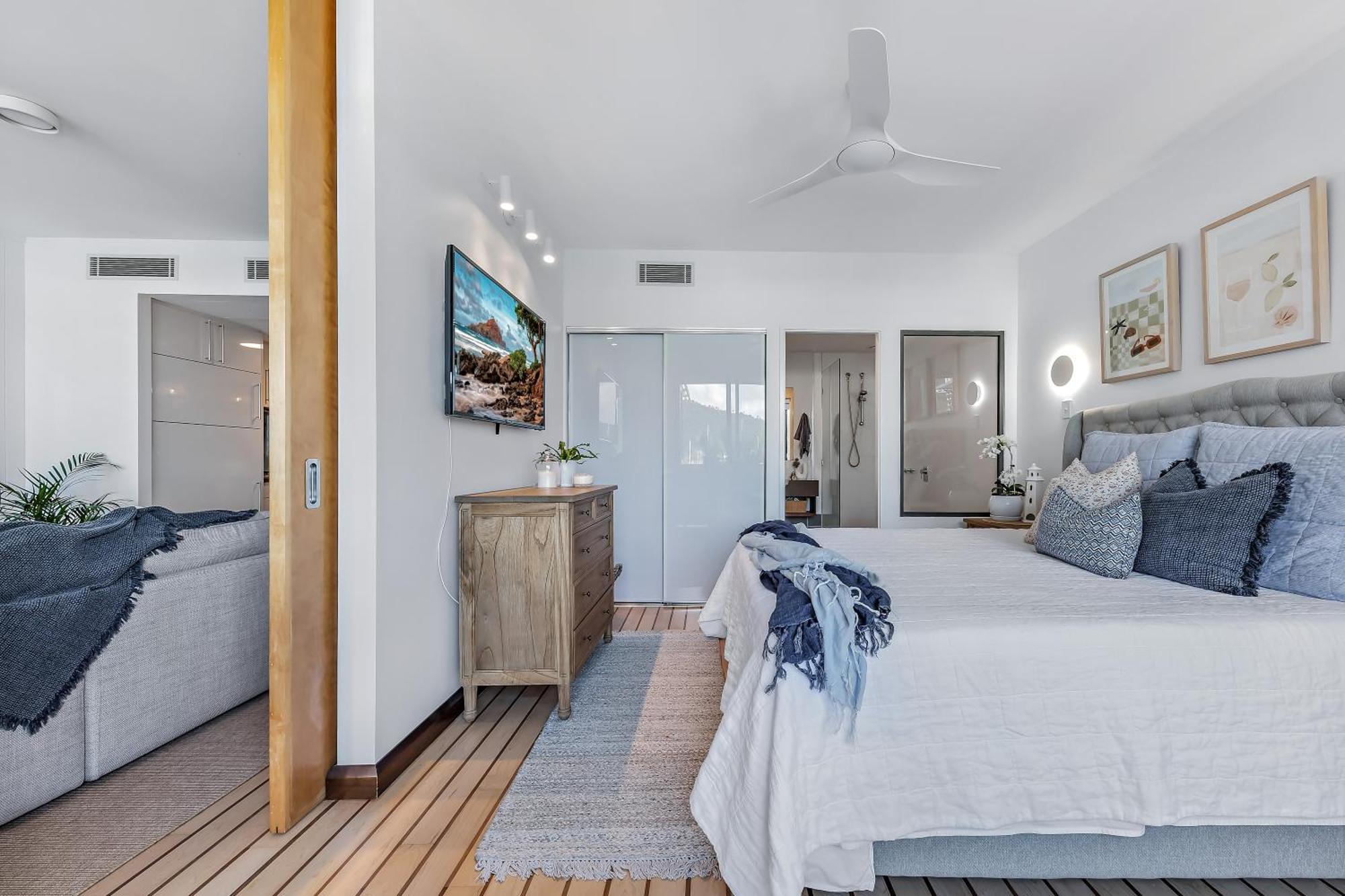 Apartment Airlie Breezes At The Boathouse *